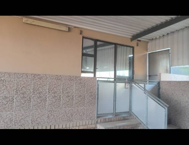 5 BEDROOM HOUSE FOR SALE IN CROSSMOOR